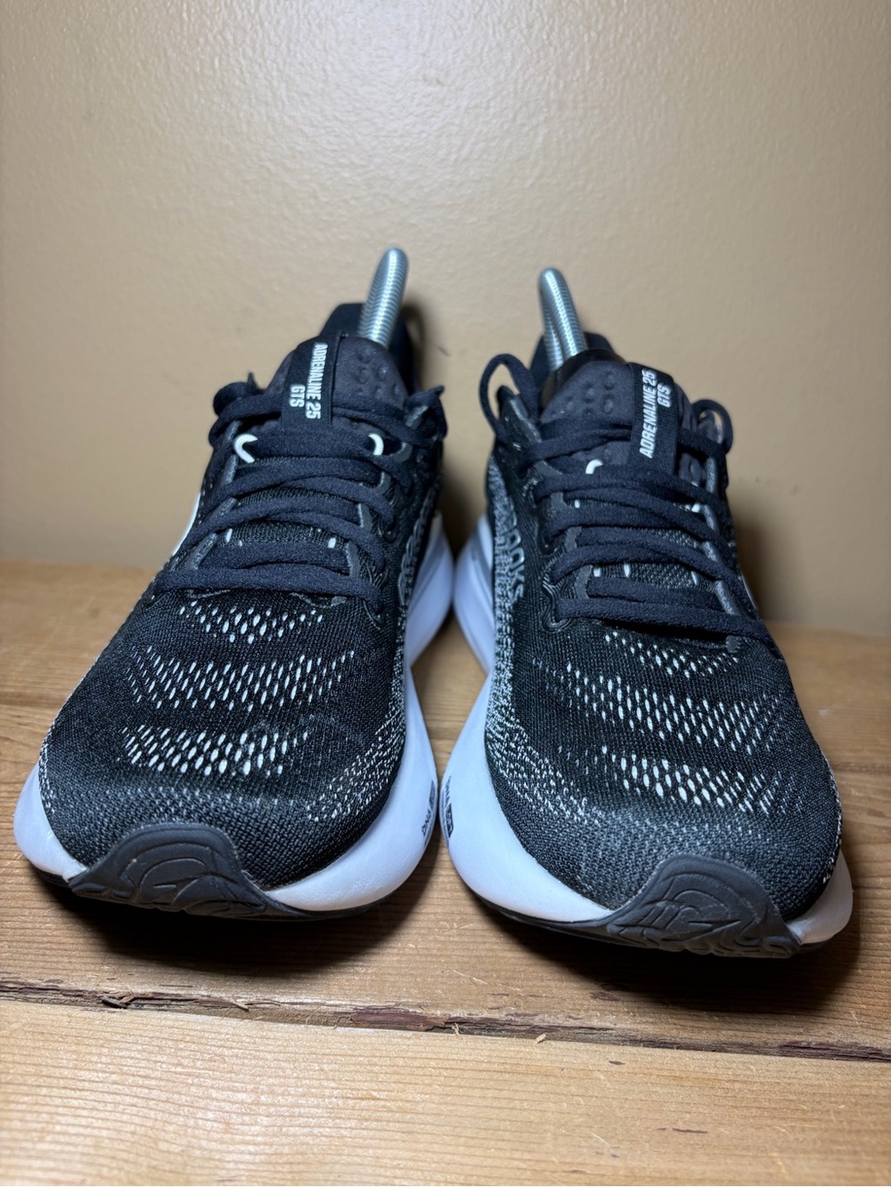 Brooks Adrenaline GTS 25 Men Size 7.5 Black White Running Shoe - Picture 2 of 9